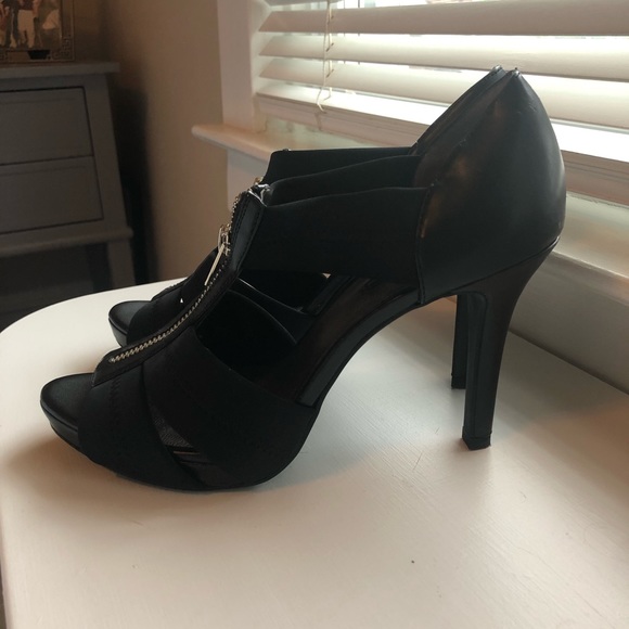 Moda open toe heels with front zipper - Picture 2 of 6